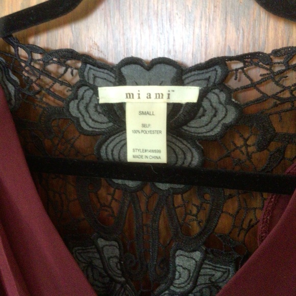 From Miami for Francesca’s Cross Front Lace Back Blouse in Burgundy sz small - Picture 6 of 8
